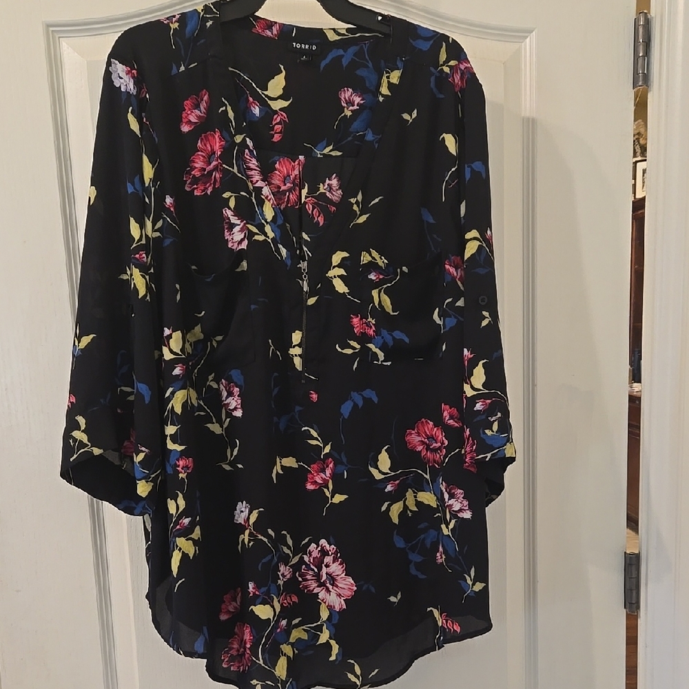 Torrid Black With Floral Print 3/4 Sleeve Top Size 24